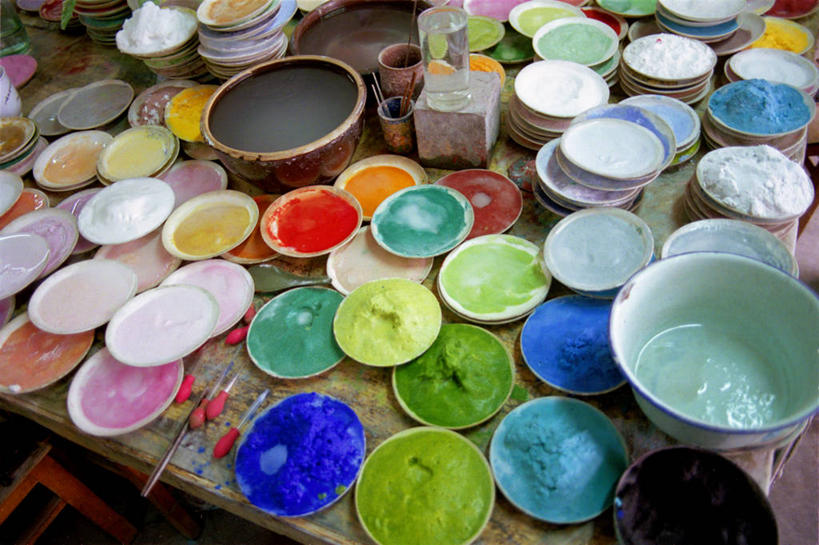 无人,横图,室内,白天,车间,许多,很多,盘子,碗,摄影,多样,涂料,手艺,选择,工作台,染料,彩图