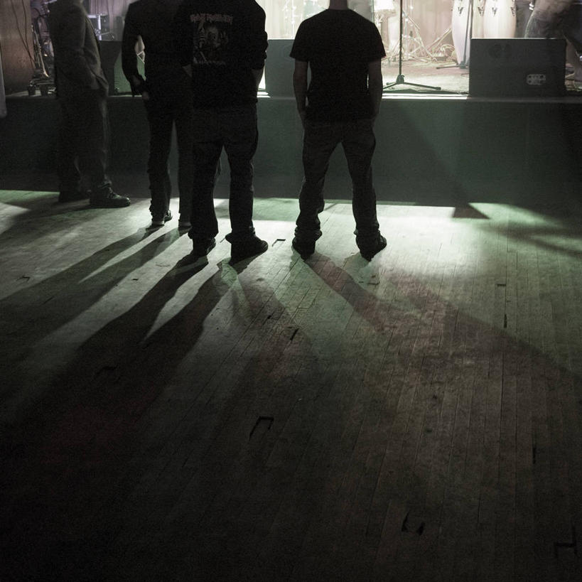 成年人,站,方图,室内,白天,窗户,日光,加拿大,五个人,阴影,音乐,喇叭,背面,摄影,剪影,夜总会,温哥华,大不列颠哥伦比亚,休闲活动,彩图