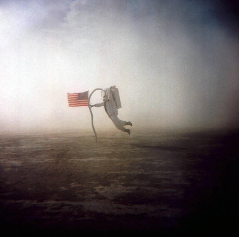 宇航员,方图,室外,白天,探险,骄傲,沙漠,雕塑,美国,朦胧,模糊,标志,符号,月球,历史,标识,行星,探索,美国国旗,摄影,内华达州,性别符号,里诺,尘暴,彩图,男性符号