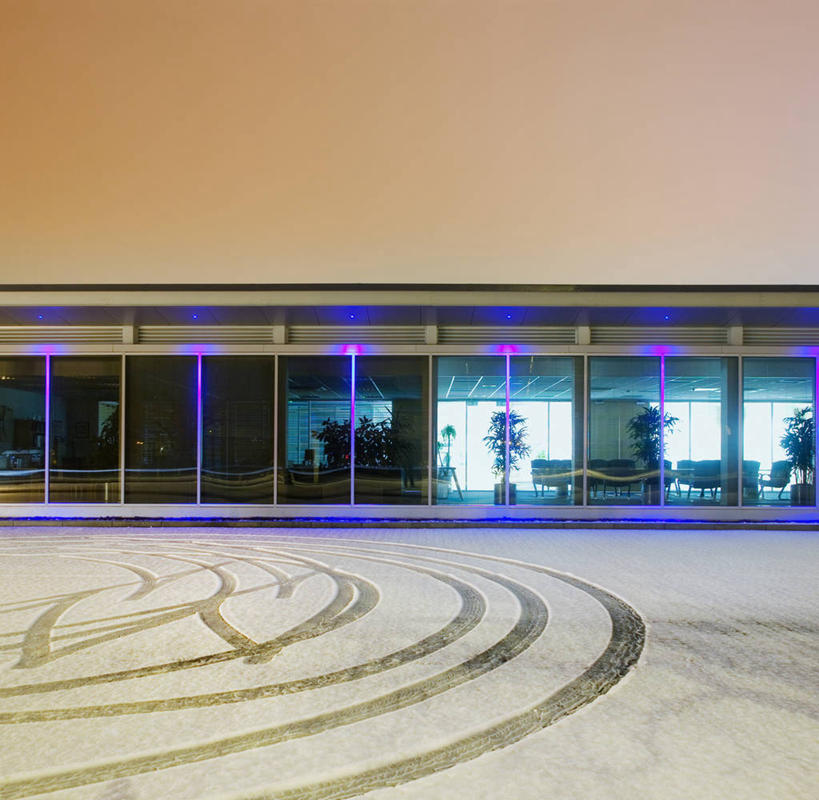 无人,横图,室外,白天,留白,雪,窗户,城市,建筑,霓虹灯,日光,英国,反射,墙,庭院,冬天,现代,办公大楼,寒冷,摄影,艾塞克斯大学,心型,彩图,爱,轮胎印