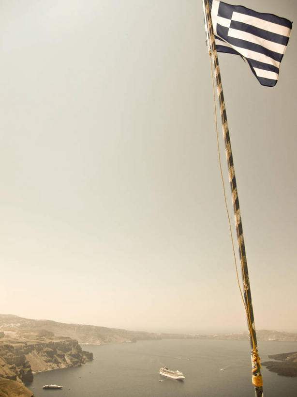 无人,竖图,室外,旅游,度假,海洋,火山,美景,风,客轮,希腊,欧洲,地平线,景观,辽阔,地面,娱乐,自然,享受,休闲,广阔,景色,放松,摄影,一望无际,基克拉迪群岛,圣托里尼岛,希腊文化,自然风光,延伸,希腊共和国,天地相交,无边无际,一马平川,基克拉泽斯群岛,活火山,岩石,彩图,旅行,希腊国旗