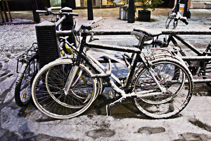 无人,栏杆,横图,室外,白天,雪,自行车,英国,脚印,冬天,首都,自然,靠,靠着,寒冷,运输,摄影,彩图