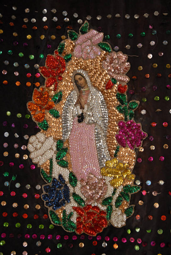 无人,握手,竖图,特写,正面,刺绣,墨西哥,节日,光线,头巾,头饰,光芒,文化,花,发饰,祈祷,健康,许愿,摄影,宗教,信仰,纪念,祈求,基督教,拉丁美洲,天主教,圣玛丽,瓦哈卡,墨西哥文化,平安,搀手,拉手,手拉手,手握手,彩图