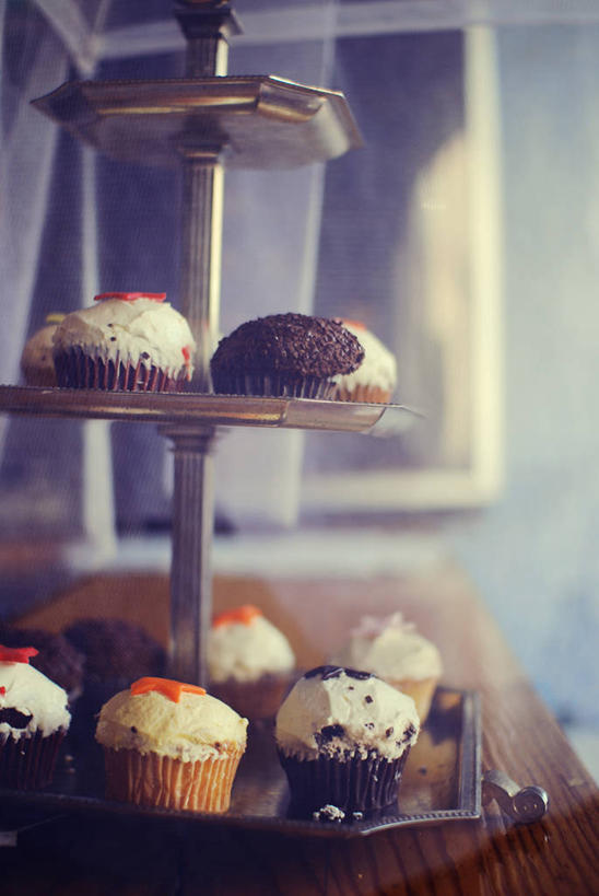 点心,无人,竖图,室内,白天,桌子,加拿大,丰富,食品,甜点,甜品,食物,糕点,甜食,摄影,多伦多,安大略省,纸托蛋糕,蛋糕台,彩图