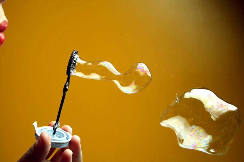 西方人,成年人,嘴,一个人,横图,特写,欧洲,欧洲人,仅一个年轻女性,仅一个女性,仅一个人,橙色背景,肥皂泡,吹泡泡,吹气,泡泡,人体,摄影,部分,脆弱,年轻女性,女人,女性,白种人,年轻人,口,口腔,嘴巴,嘴唇,彩图,影棚拍摄