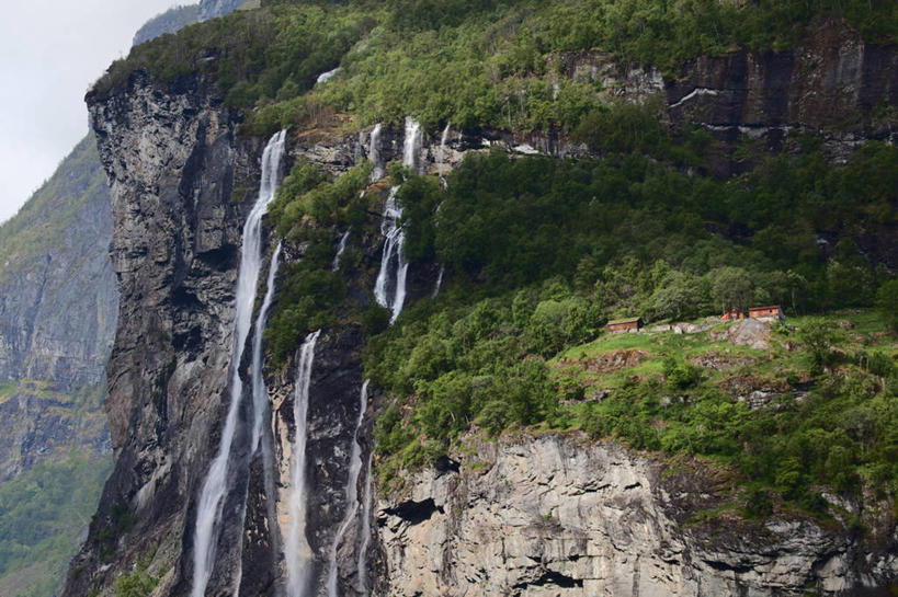 无人,横图,室外,白天,瀑布,山,挪威,欧洲,地形,悬崖,宏伟,风景,摄影,斯堪的纳维亚,北欧,斯堪的那维亚,斯堪的那维亚半岛,斯堪的纳维亚半岛,挪威王国,默勒.鲁姆斯达尔,默勒.鲁姆斯达尔郡,岩石,彩图