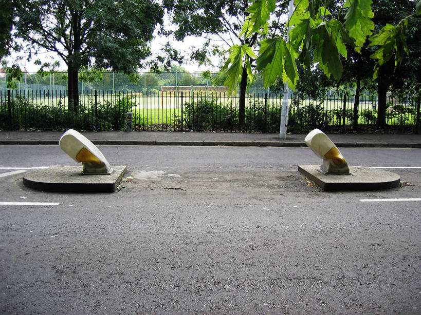 无人,横图,室外,白天,道路,路,公路,英国,交通,首都,破坏,破损,运输,摄影,损坏,毁灭,系船柱,马路,彩图