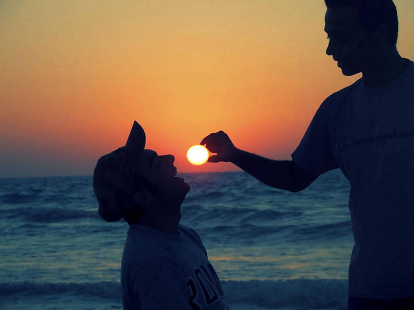 成年人,两个人,吃,横图,室外,特写,度假,海洋,美景,日落,太阳,埃及,景观,水平线,自然,波浪,景色,调情,幻想,摄影,幽默,中东,自然风光,剪影,想象,万里无云,亚历山大港,喂养,年轻男性,年轻女性,中东人,年轻人,彩图