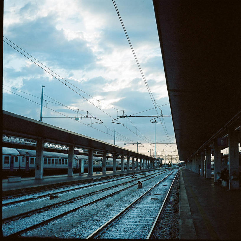 无人,火车站,竖图,室外,消失点,路,铁路,车站,意大利,威尼斯,云,轨道,站台,交通,铁轨,月台,黄昏,运输,摄影,宁静,意大利文化,钢缆,彩图,铁路车站,铁路站