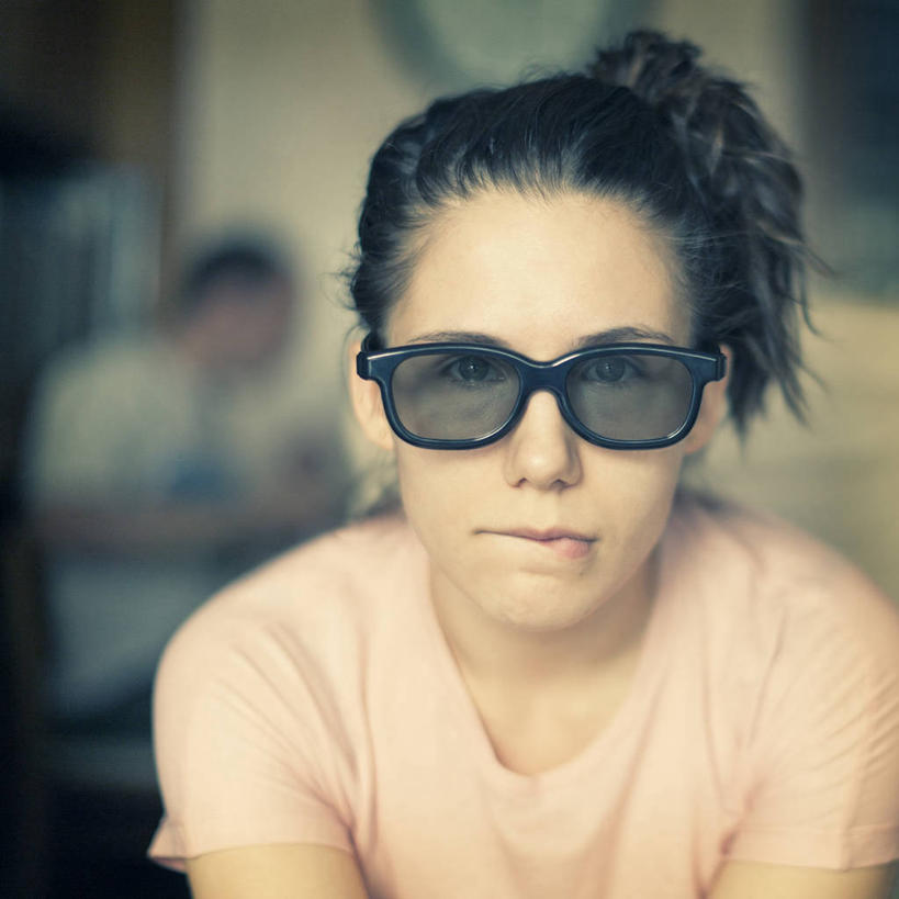 西方人,成年人,脸,头,脸颊,一个人,方图,室内,室外,白天,信心,西班牙,欧洲,巴塞罗那,欧洲人,仅一个年轻女性,仅一个女性,仅一个人,T恤,休闲装,肩膀,思考,个性,摄影,马尾辫,咬唇,肖像,3D眼镜,年轻女性,女人,女性,白种人,年轻人,头部,脸部,脸蛋,面部,彩图