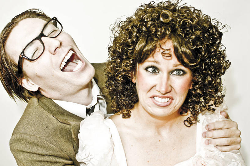 西方人,成年人,中年人,脸,头,脸颊,两个人,横图,白色背景,欧洲,欧洲人,套装,肩膀,搭,摄影,幽默,搭着,对眼,异性恋,无忧无虑,年轻女性,中年男性,白种人,年轻人,头部,脸部,脸蛋,面部,彩图,影棚拍摄,爱