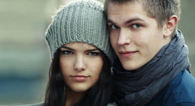 西方人,儿童,少年,成年人,脸,头,脸颊,一个人,两个人,微笑,横图,全景,室外,白天,正面,纯洁,帽子,欧洲,罗马尼亚,欧洲人,仅一个年轻女性,仅一个女性,仅一个人,浪漫,肩膀,相视,小孩,围巾,面对面,可爱,童年,童趣,摄影,对视,互视,肖像,相对,童真,烂漫,无邪,相看,编织帽,异性恋,克卢日纳波卡,天真,年轻男性,年轻女性,女人,女性,白种人,孩子,年轻人,头部,脸部,脸蛋,面部,彩图,爱,美人