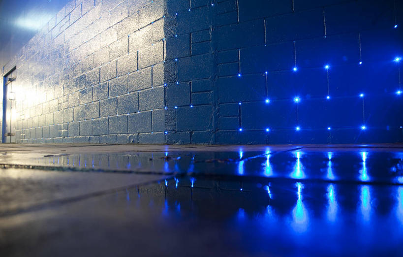 无人,横图,室外,夜晚,建筑,英国,反射,地铁站,人行道,围墙,首都,蓝色,摄影,电灯,照亮,水坑,彩图