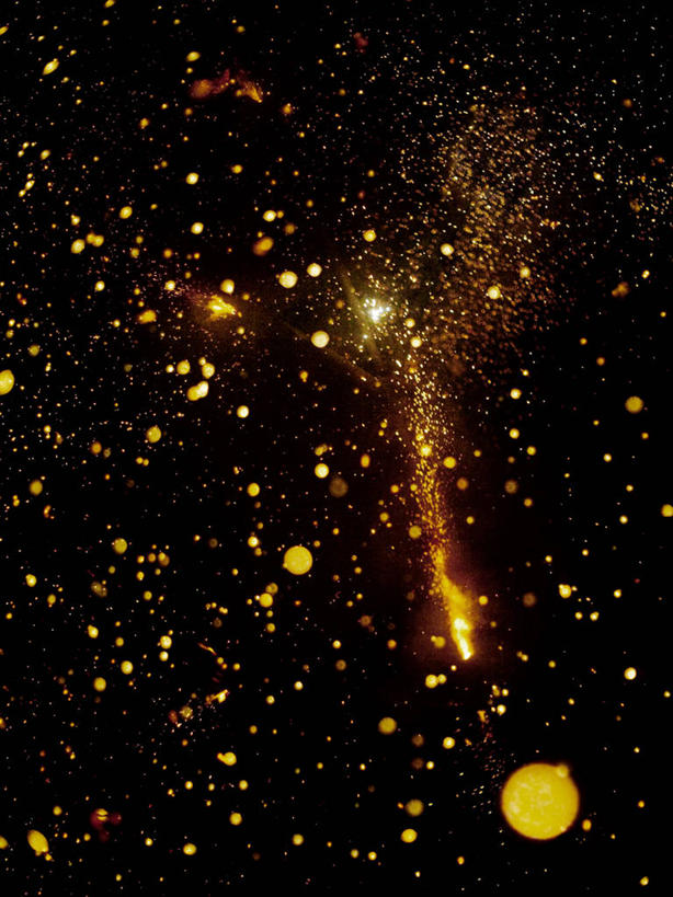 无人,竖图,室外,夜晚,镜头眩光,爆炸,火,西班牙,巴塞罗那,庆祝,溅,焰火,摄影,彩图,传统节日