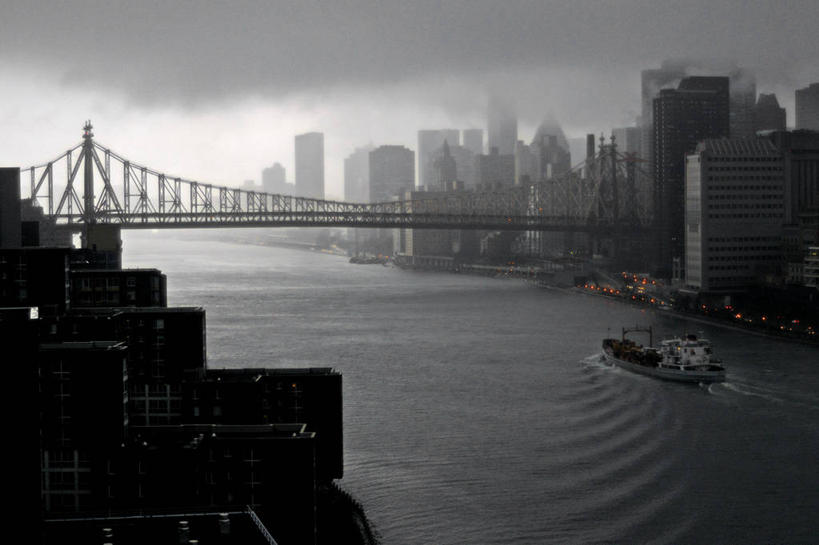 无人,横图,俯视,分离着色,室外,白天,天际线,暴风雨,多云,建筑,摩天大楼,纽约,美国,乌云,曼哈顿,摄影,吊桥,北美,北美洲,美洲,剪影,市区,纽约市,纽约州,帝国之州,帝国州,北亚美利加洲,亚美利加洲,威廉斯堡,布鲁克林,布鲁克林区,彩图,高角度拍摄,威廉斯堡大桥,曼哈顿下城,美利坚合众国,曼哈顿区,纽约县,曼哈顿岛,东河