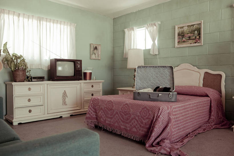 无人,家庭,横图,室内,白天,复古,床,卧室,手提箱,美国,古典,温暖,温馨,一家人,摄影,和睦,加利福尼亚,格伦代尔,彩图,旅行,融洽