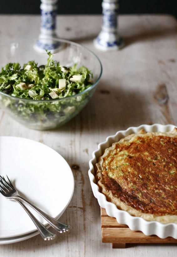 无人,竖图,室内,桌子,汉堡,沙拉,饮食,盘子,碗,摄影,清新,乳蛋饼,法式食品,健康食物,彩图,蔬菜派