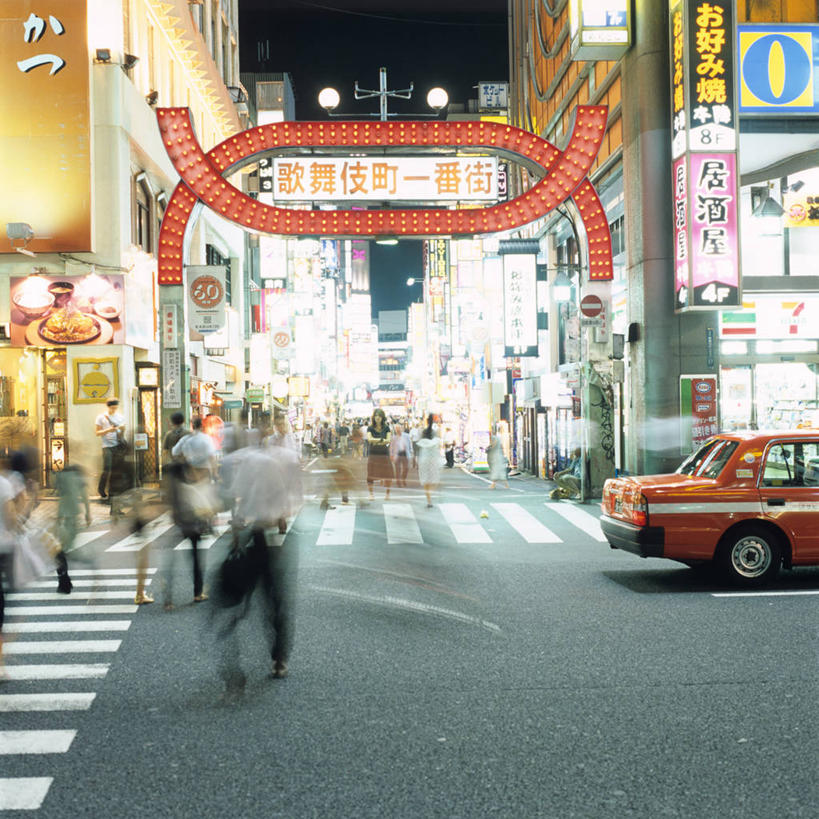 方图,室外,运动模糊,夜生活,街道,霓虹灯,人行横道,指示牌,东京,日本,行人,日文,标志,文字,大门,交通,首都,许多人,标识,一群人,摄影,照亮,步行,彩图,横越