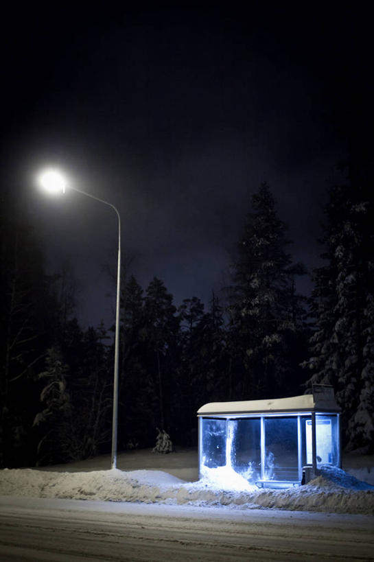 无人,竖图,室外,夜晚,神秘,雪,路,路灯,路边,冬天,公共交通,寒冷,摄影,埃斯波,彩图,公共汽车站