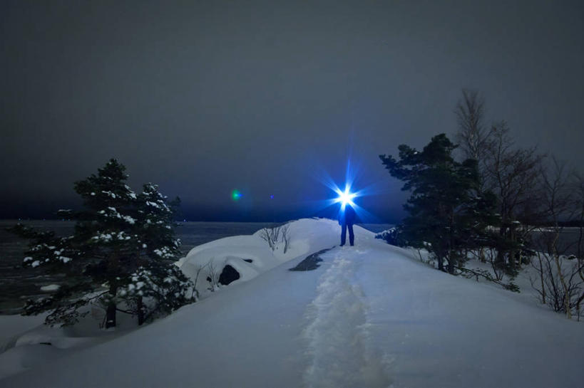 一个人,站,横图,室外,夜晚,海洋,美景,雪,芬兰,朦胧,模糊,景观,冬天,首都,树,风景,自然,景色,寒冷,摄影,宁静,照亮,自然风光,赫尔辛基,彩图