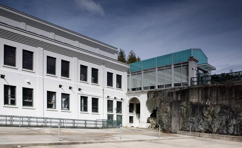 无人,横图,室外,白天,建筑,加拿大,拱门,水坝,树,天空,摄影,能源,电,水力发电,大不列颠哥伦比亚,彩图