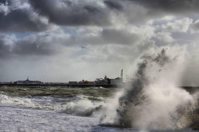无人,码头,横图,室外,白天,海浪,海洋,暴风雨,英国,欧洲,溅,乌云,冬天,天气,英格兰,自然,地标建筑,摄影,西欧,大不列颠,英国文化,大不列颠及北爱尔兰联合王国,大不列颠及爱尔兰联合王国,萨塞克斯,萨塞克斯郡,苏塞克斯,东萨塞克斯郡,彩图,大不列颠王国,大英帝国,联合王国,日不落帝国,布赖顿
