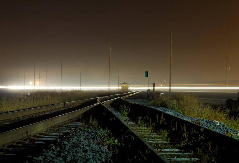 无人,横图,室外,夜晚,长时间曝光,旅途,雾,路,铁路,汽车,加拿大,轨道,交通,铁轨,天空,自然,运输,摄影,迅速,安大略省,彩图,旅行