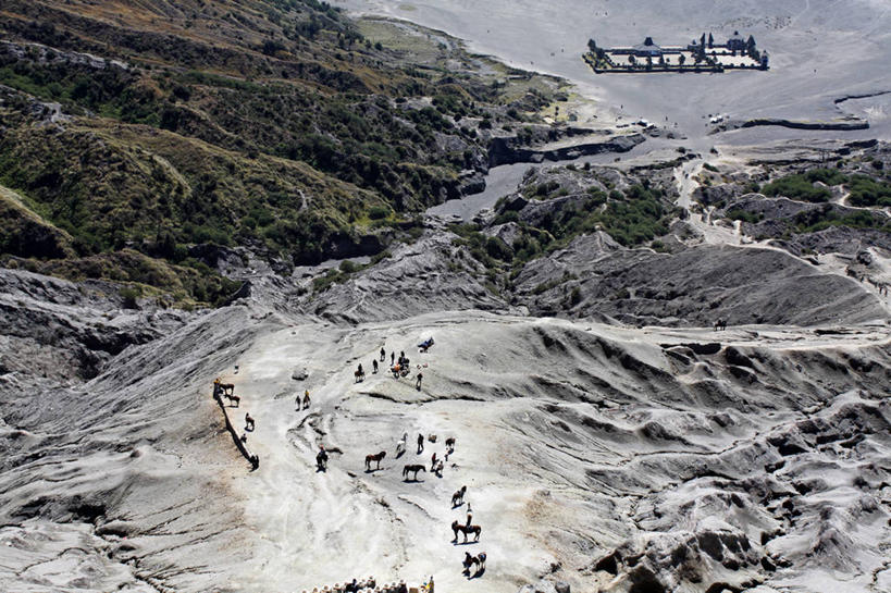 横图,俯视,航拍,室外,白天,马,印度尼西亚,一群,许多,很多,家畜,摄影,鸟瞰,婆罗摩火山,东爪哇,彩图,高角度拍摄,传统文化