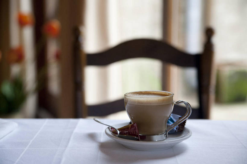 无人,横图,室内,白天,桌子,西班牙,咖啡杯,饮食,桌布,饮料,白色,茶碟,汤匙,摄影,彩图