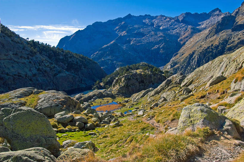 无人,横图,室外,白天,美景,森林,山,山脉,植物,松树,西班牙,景观,风景,天空,自然,景色,摄影,宁静,自然风光,加泰隆尼亚,莱里达省,岩石,针叶树,彩图