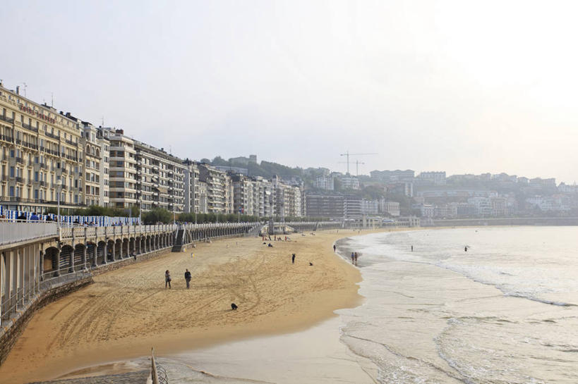 横图,俯视,室外,白天,度假,海浪,海洋,城市,建筑,西班牙,沙子,天空,自然,摄影,圣塞瓦斯蒂安,海滩,彩图,高角度拍摄