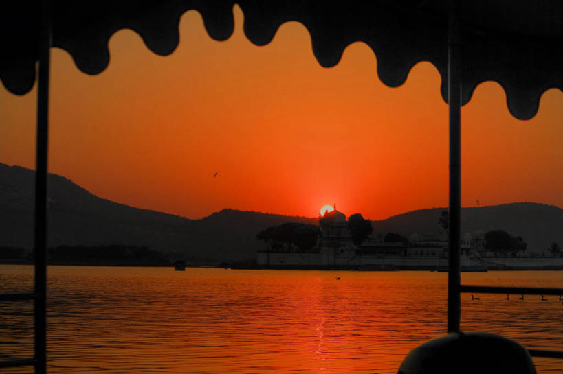 无人,横图,室外,美景,日落,山,太阳,船,印度,景观,天空,自然,黄昏,橙色,景色,运输,摄影,宁静,自然风光,剪影,拉贾斯坦邦,乌代浦,彩图