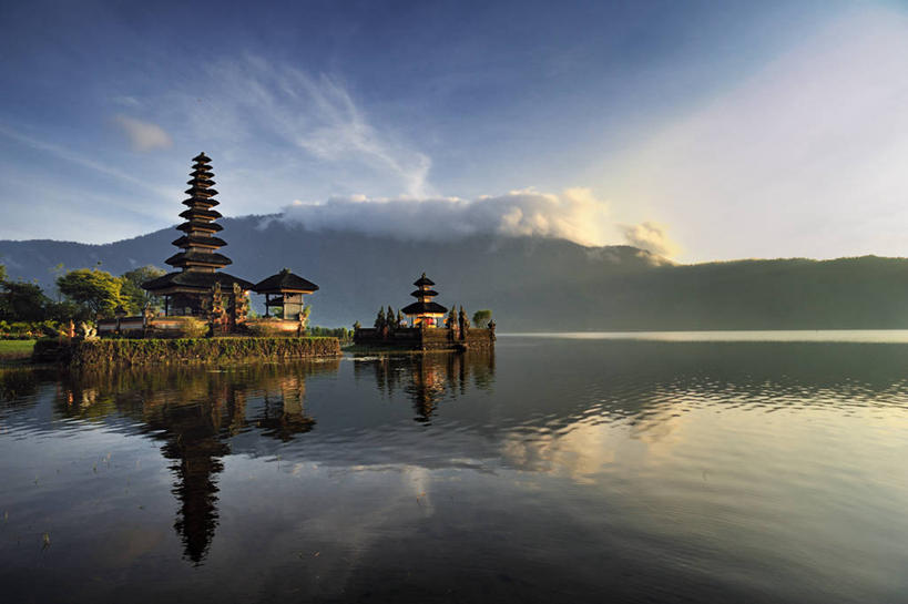 无人,横图,室外,日出,美景,山,印度尼西亚,反射,景观,云,树,天空,自然,景色,摄影,宗教,宁静,自然风光,布拉坦湖,彩图,巴厘