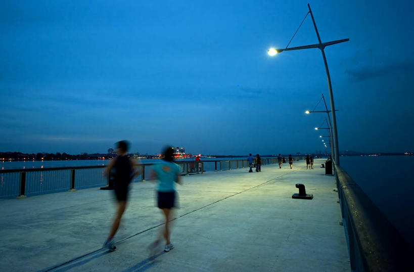 两个人,码头,跑,横图,室外,运动模糊,度假,港口,路灯,新加坡,短裤,朦胧,模糊,休闲装,自然,摄影,照亮,慢跑,彩图,摆渡口,埠头,渡口,渡头,港湾,海港,货运码头,口岸,商港