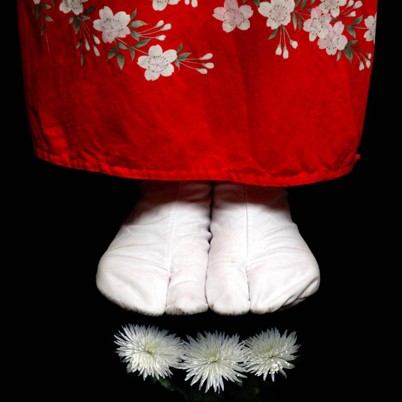 腿,一个人,方图,特写,黑色背景,和服,庆祝,日本文化,袜子,花,白色,人体,摄影,清新,四肢,彩图,影棚拍摄,传统服装