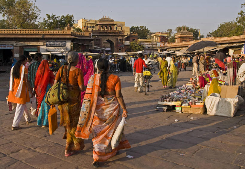 商店,横图,室外,白天,购物,消费,印度,阴影,人行道,市场,许多人,拿着,天空,一群人,零售,摄影,拉贾斯坦邦,焦特普尔,休闲活动,步行,彩图