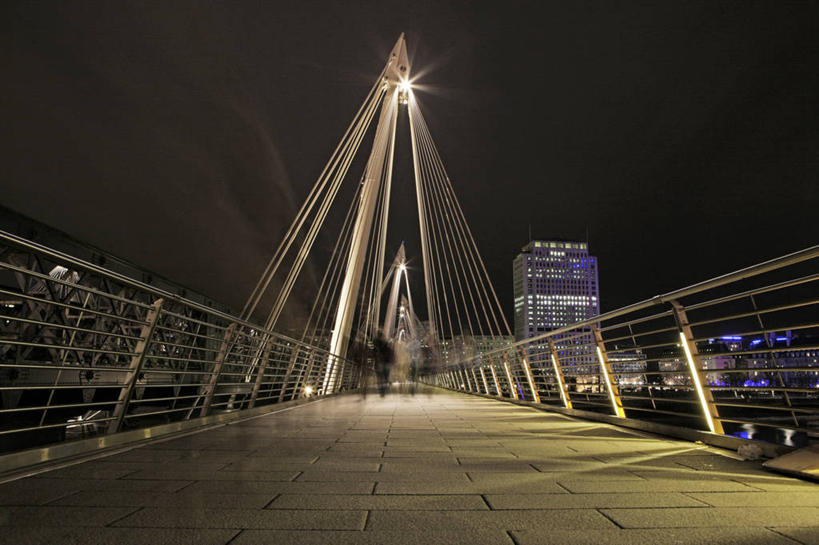 栏杆,横图,室外,夜晚,运动模糊,城市,建筑,英国,欧洲,伦敦,首都,联系,地标建筑,摄影,照亮,西欧,大不列颠,英国文化,大不列颠及北爱尔兰联合王国,万里无云,大不列颠及爱尔兰联合王国,雾都,钢缆,彩图,滑铁卢车站,兰贝斯区,大不列颠王国,大英帝国,联合王国,日不落帝国,伦敦滑铁卢火车站