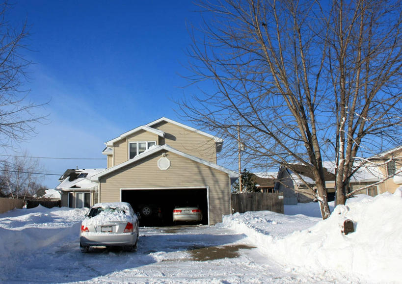 无人,横图,室外,白天,雪,建筑,汽车,美国,房屋,云,冬天,车道,郊区,天空,自然,寒冷,运输,摄影,威斯康星,彩图