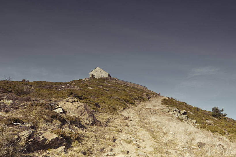 无人,天文台,横图,室外,白天,美景,山,西班牙,巴塞罗那,景观,云,小路,草,天空,自然,景色,摄影,指导,宁静,自然风光,加泰隆尼亚,风标,彩图