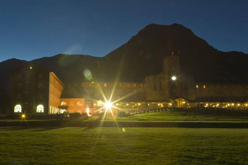 无人,横图,室外,夜晚,镜头眩光,聚会,山,建筑,西班牙,庆祝,地形,山谷,天空,摄影,照亮,照明设备,赫罗纳省,彩图,传统文化