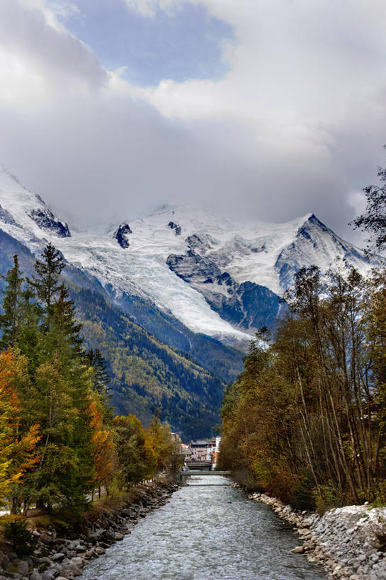 无人,竖图,室外,白天,河流,美景,山,雪,雪山,法国,景观,云,树,风景,天空,自然,景色,摄影,宁静,自然风光,中欧,勃朗峰,霞慕尼,彩图