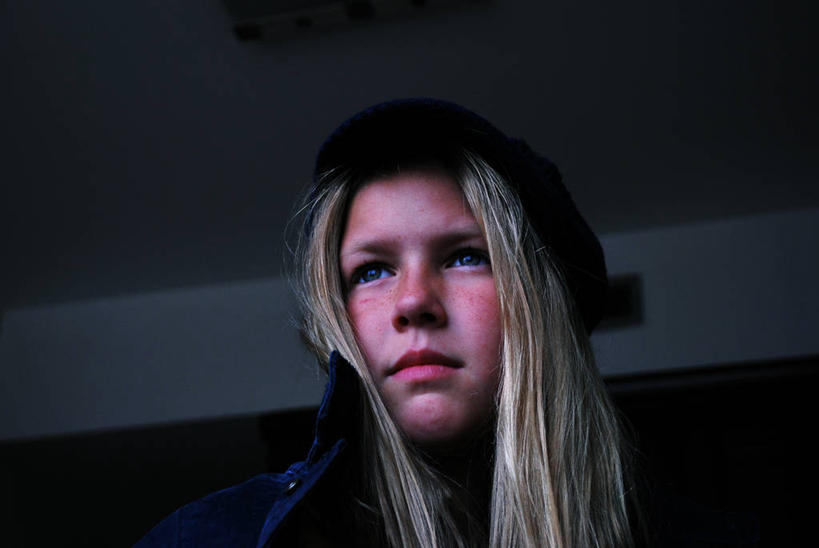 西方人,儿童,脸,头,脸颊,头发,一个人,横图,室外,白天,纯洁,帽子,欧洲,欧洲人,仅一个女性,仅一个人,肩膀,小孩,仅一个小孩,思考,金色,可爱,童年,童趣,摄影,童真,烂漫,无邪,天津市,天真,女孩,女人,女性,白种人,孩子,头部,脸部,脸蛋,面部,彩图,女生,独处