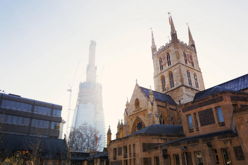 无人,横图,室外,白天,仰视,雾,建筑,日光,英国,欧洲,冬天,尖顶,首都,历史,英格兰,地标建筑,摄影,基督教,早晨,西欧,大不列颠,英国文化,大不列颠及北爱尔兰联合王国,万里无云,大不列颠及爱尔兰联合王国,英吉利,灵性,大伦敦,彩图,低角度拍摄,大教堂,内伦敦,南华克大教堂,萨瑟克区,萨瑟克座堂,大不列颠王国,大英帝国,联合王国,日不落帝国