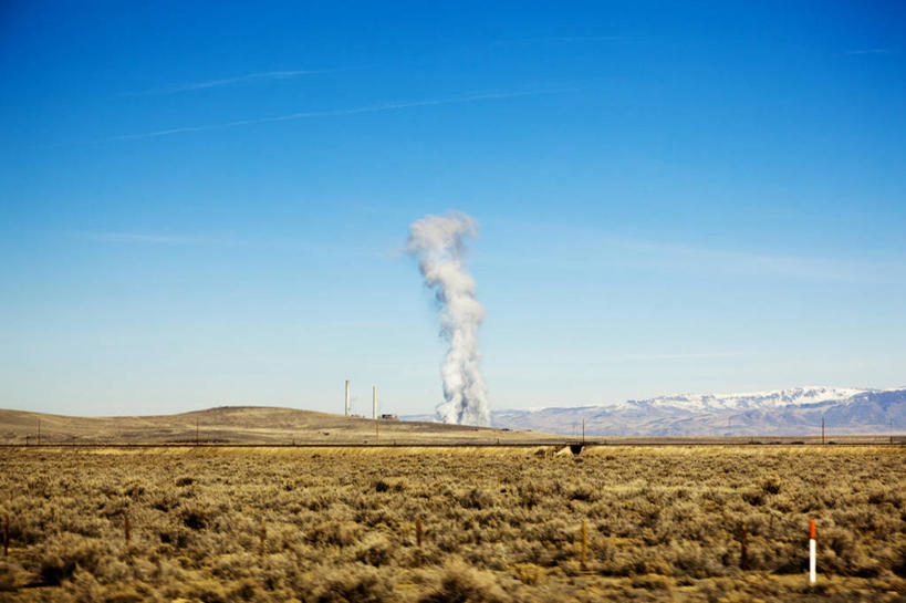 无人,工厂,横图,室外,白天,技术,沙漠,山,美国,环保,科学,热,自然,烟,发电厂,发电站,工业,摄影,能源,电,污染,回收,资源,煤,能量,利用,低碳,循环,内华达州,万里无云,持续,空气污染,彩图,制造厂,80号州际公路,生产工厂,火力发电厂,广角