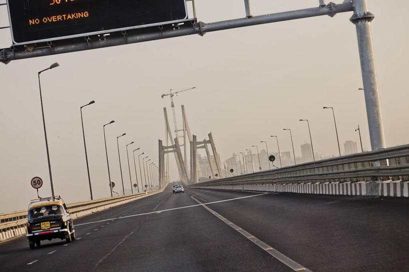 无人,横图,室外,白天,建筑,路灯,出租车,印度,路标,文字,斜拉桥,桥,联系,天空,运输,摄影,马哈拉施特拉邦,孟买,彩图,防撞护栏