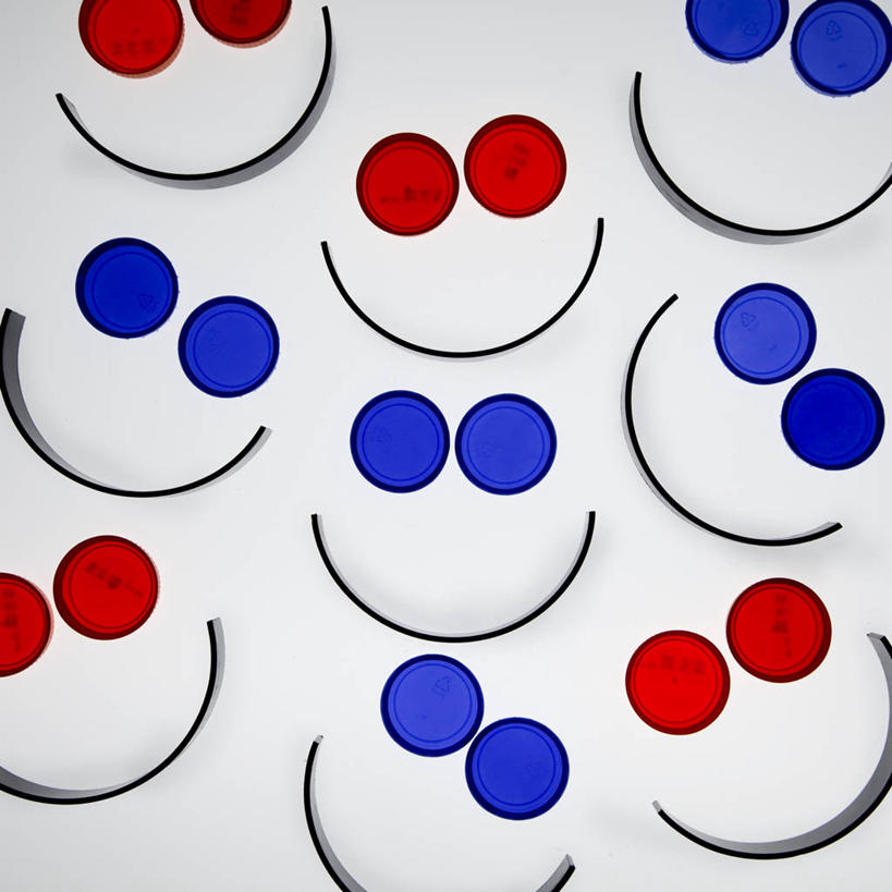 无人,方图,特写,白色背景,英国,欧洲,许多,塑胶,很多,英格兰,红色,蓝色,瓶盖,摄影,多样,创造力,西欧,大不列颠,大不列颠及北爱尔兰联合王国,大不列颠及爱尔兰联合王国,英吉利,南约克郡,想法,彩图,影棚拍摄,约克郡.亨伯,大不列颠王国,大英帝国,联合王国,日不落帝国,拟人,设菲尔德