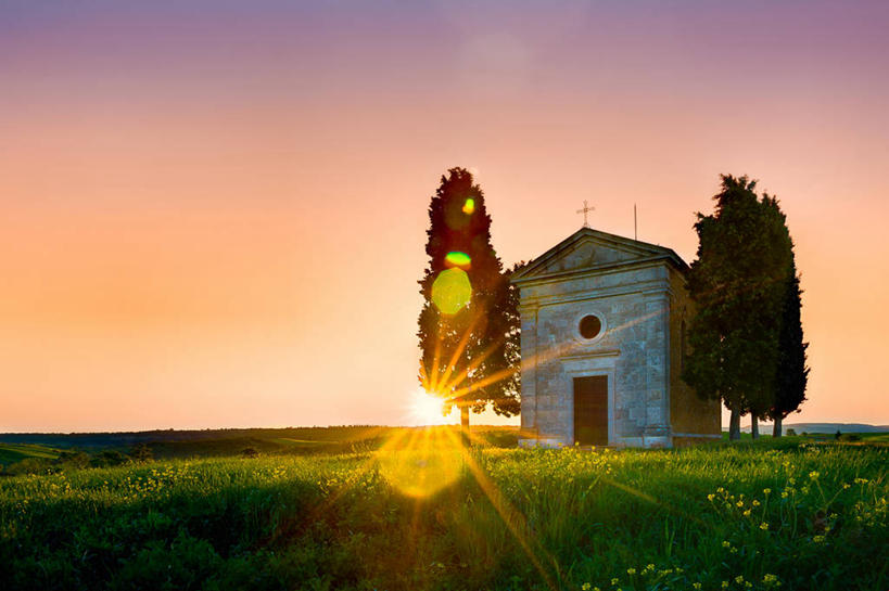 无人,横图,室外,镜头眩光,日出,美景,太阳,建筑,柏树,意大利,景观,草,树,自然,景色,摄影,宗教,宁静,自然风光,意大利文化,托斯卡纳区,皮恩札,万里无云,彩图