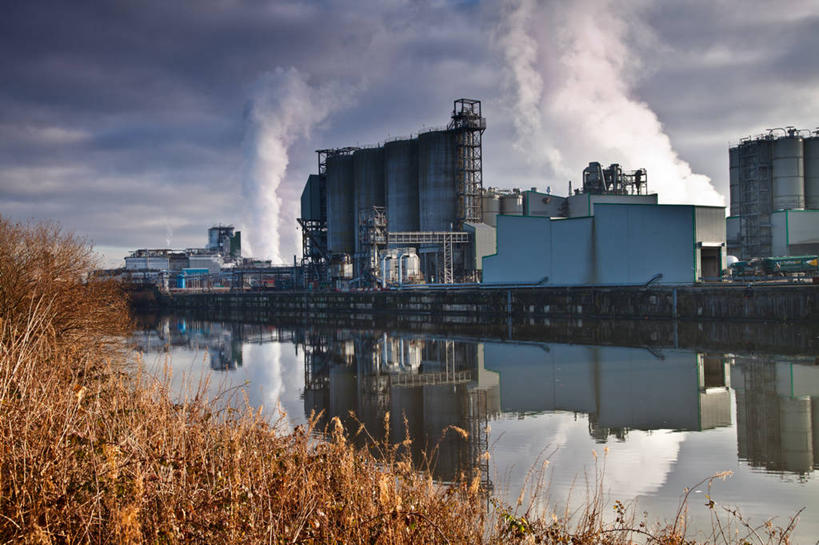 无人,横图,室外,白天,化工厂,建筑,英国,环保,反射,房屋,屋子,云,仓库,草,天空,烟,工业,摄影,能源,储藏,运河,污染,回收,资源,储存,利用,低碳,循环,持续,空气污染,大曼彻斯特,彩图,房子,贮存