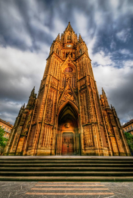 无人,竖图,室外,白天,仰视,建筑,西班牙,云,台阶,天空,摄影,宗教,基督教,宗教建筑,圣塞瓦斯蒂安,彩图,低角度拍摄,大教堂,传统文化