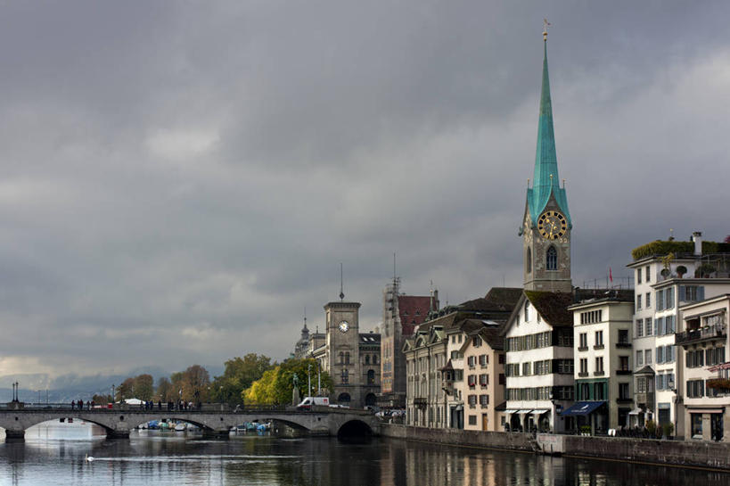 无人,教堂,横图,室外,白天,河流,建筑,瑞士,云,古城,尖顶,联系,摄影,宗教,利马特河,苏黎士,彩图